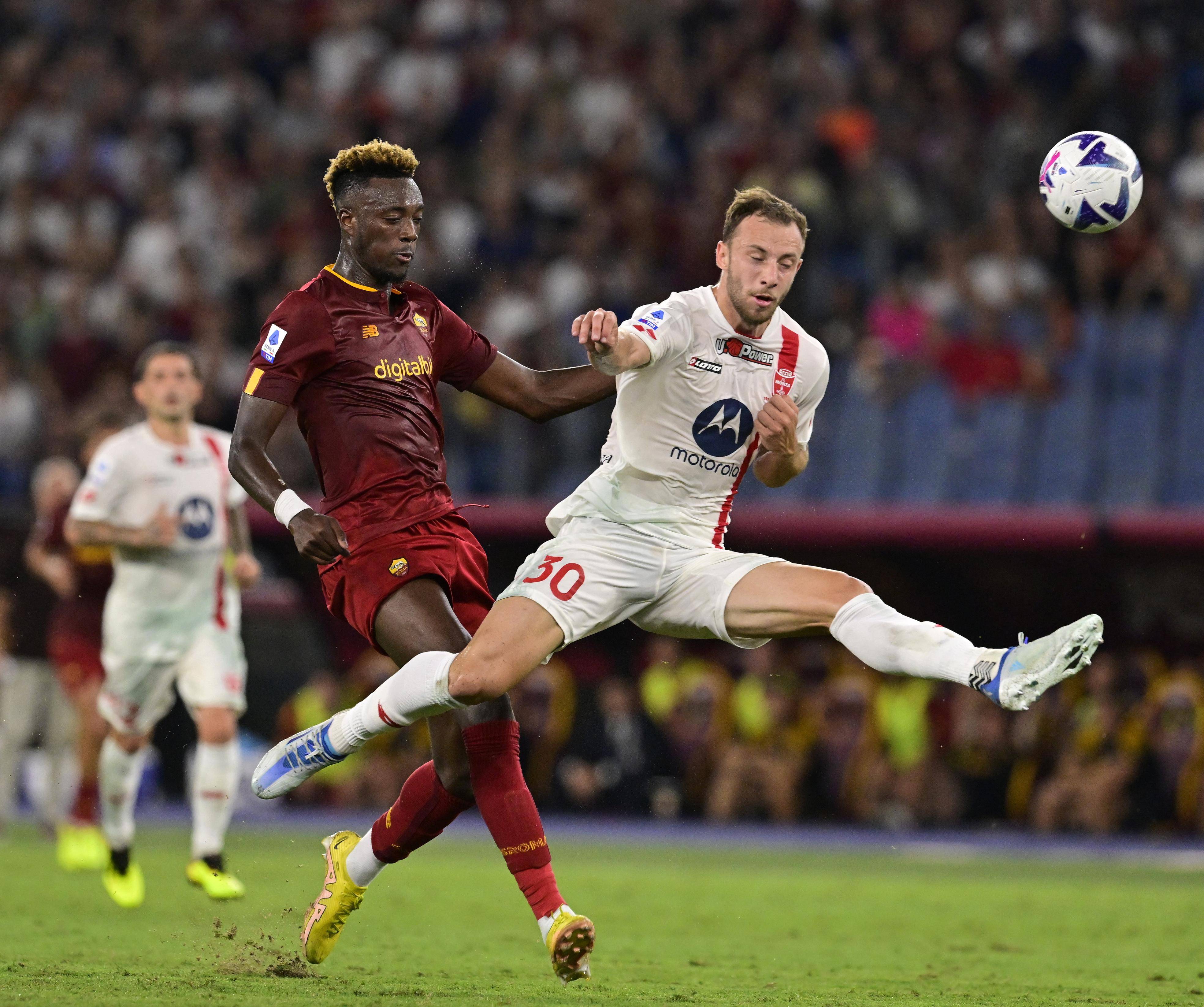 关于意甲赛程吃紧，罗马窗口期官宣签约，媒体盛赞，身体对抗强度拉满的信息-英雄联盟赔率